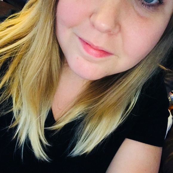 Meet your Posher, Britny - Picture 3 of 6